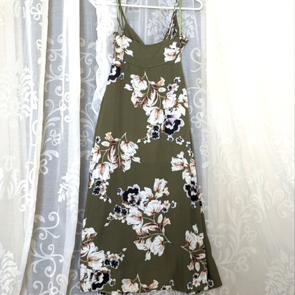 LA VIE BOHEME Woman's size 8 Sage & Floral Halter Sundress - Picture 3 of 9
